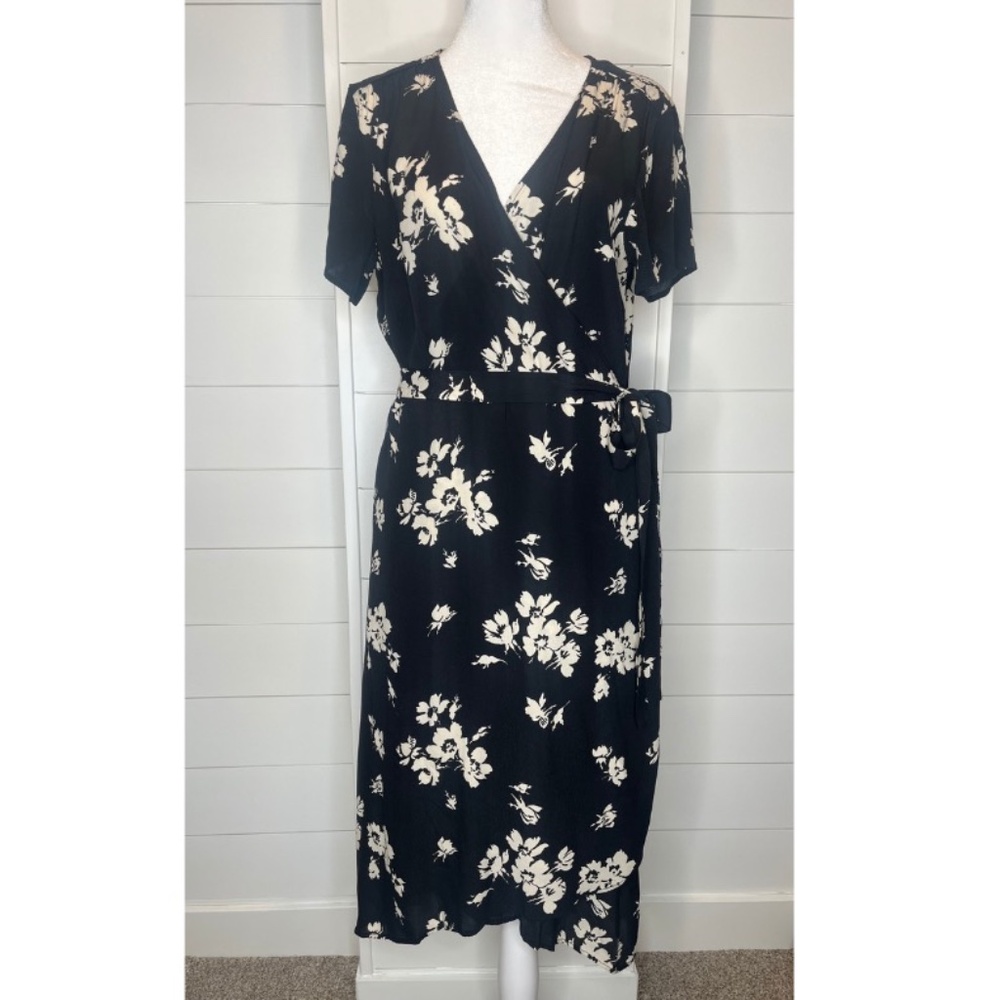 Gap Black/White Floral wrap dress size large